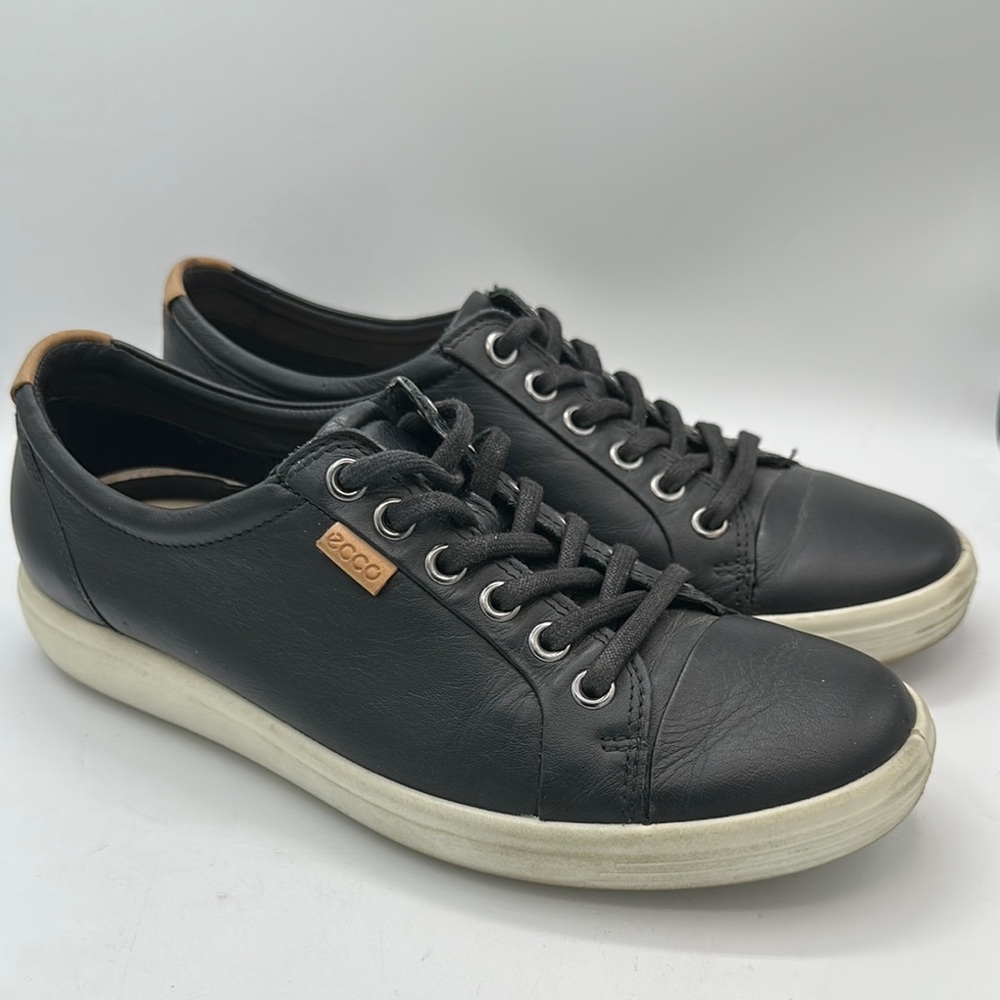 Ecco black leather lace-up sneakers, size 38 (7/7.5)